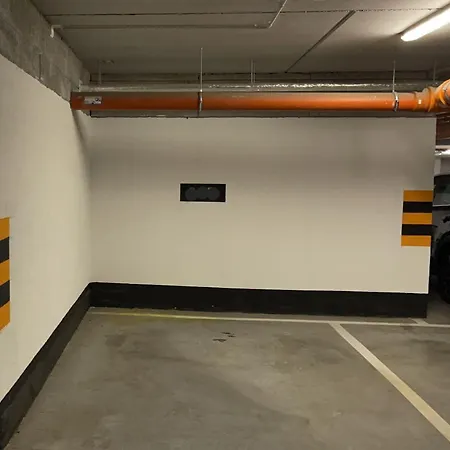 Uroczy W Samym Centrum Gdanska , Bezplatne Miejsce Parkingowe. Gdansk